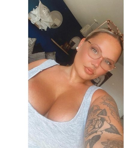 Foto di nudo di fuga di OnlyFans di Roxanne Collacott