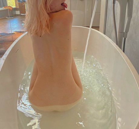 Foto di nudo di fuga di OnlyFans di Maschaugh