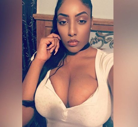 Foto di nudo di fuga di OnlyFans di Foxximami
