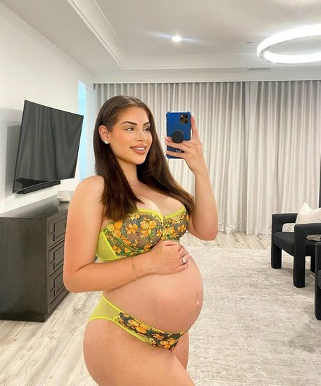 Foto di nudo di fuga di OnlyFans di Nazanin Kavari