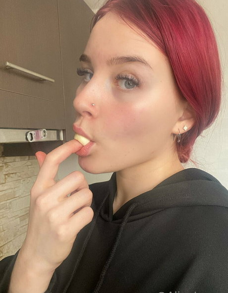 Foto di nudo di fuga di OnlyFans di Alinaloveefree