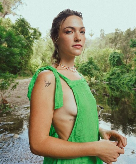 Foto di nudo di fuga di OnlyFans di Violett Beane