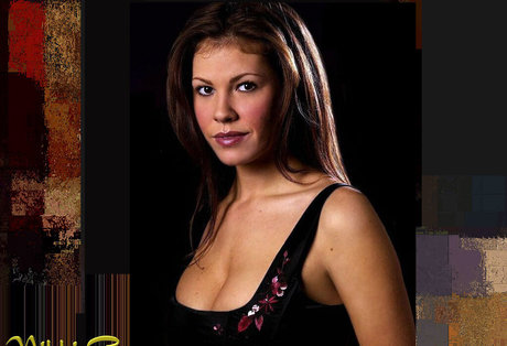Nikki Cox