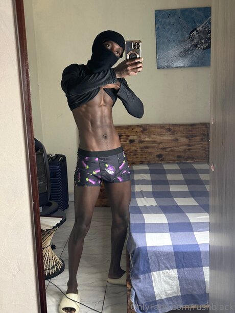 Foto di nudo di fuga di OnlyFans di Rushblack