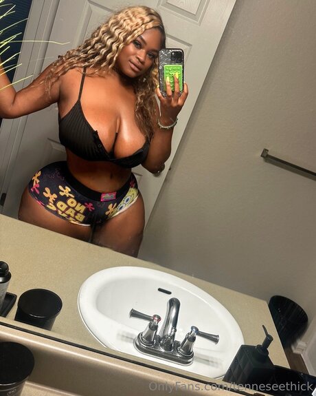 Foto di nudo di fuga di OnlyFans di Tenneseethick