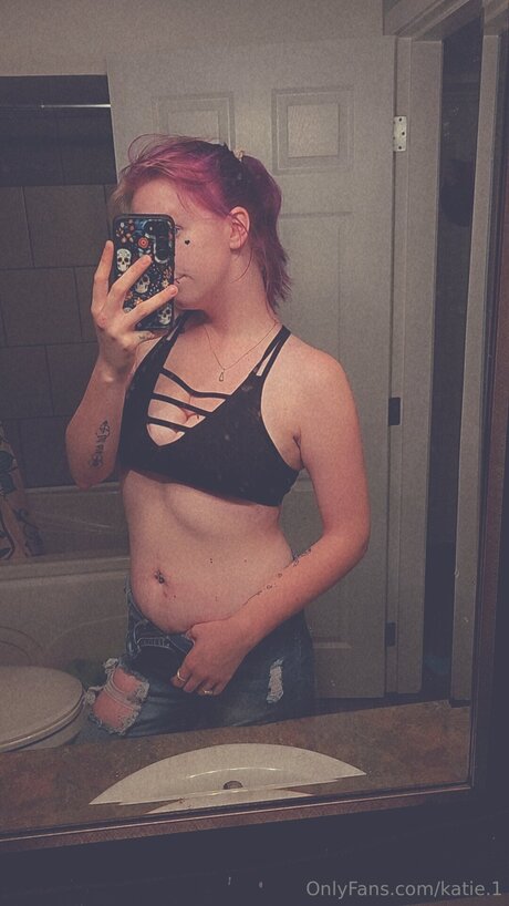 Foto di nudo di fuga di OnlyFans di Katie 1