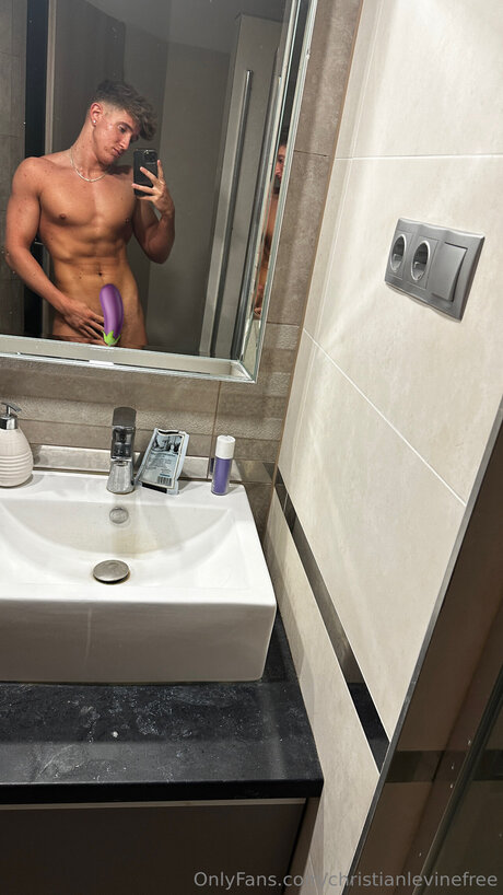 Christianlevine Straight