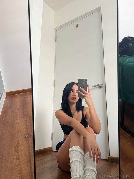 Foto di nudo di fuga di OnlyFans di Sina Jade
