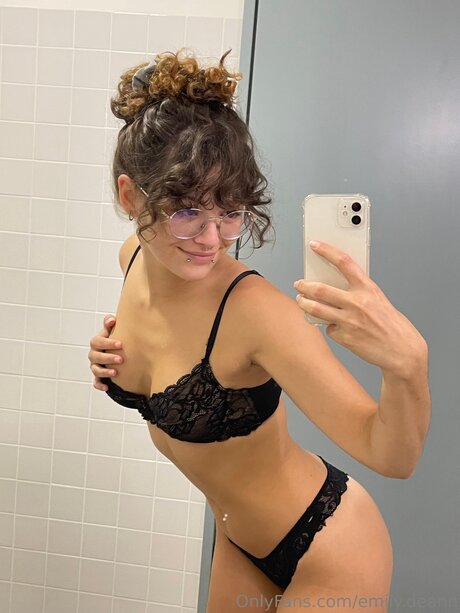 Foto di nudo di fuga di OnlyFans di Emily Deann