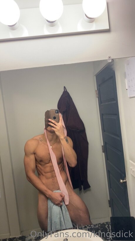 Foto di nudo di fuga di OnlyFans di Kingsdick