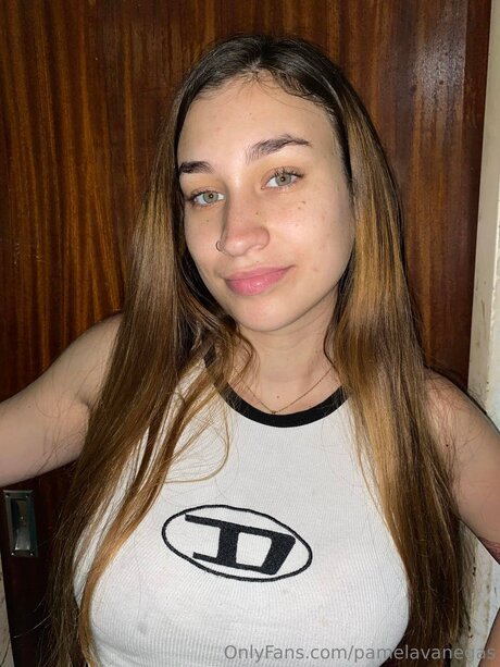 Foto di nudo di fuga di OnlyFans di Pamelavanegas