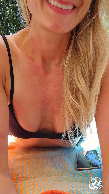Foto di nudo di fuga di OnlyFans di Farrahandthefoxfree