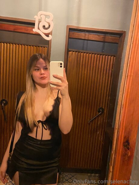 Foto di nudo di fuga di OnlyFans di Selenachey
