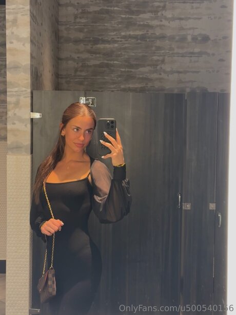 Foto di nudo di fuga di OnlyFans di Lily Mirabella