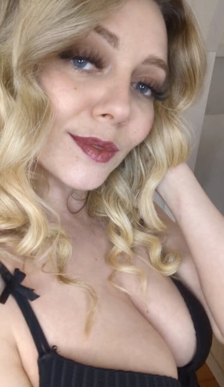 Foto di nudo di fuga di OnlyFans di Aurora Indica