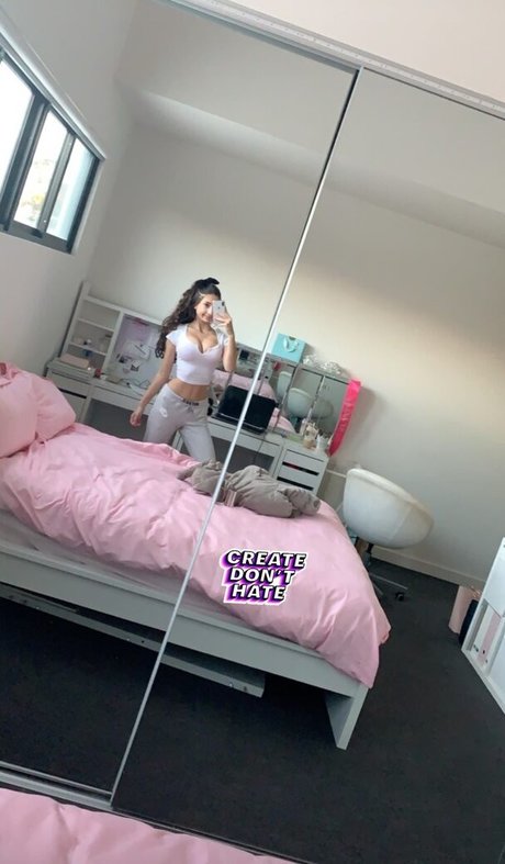 Foto di nudo di fuga di OnlyFans di Mayroon Kawash