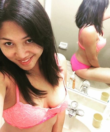 Foto di nudo di fuga di OnlyFans di Natalia Lei
