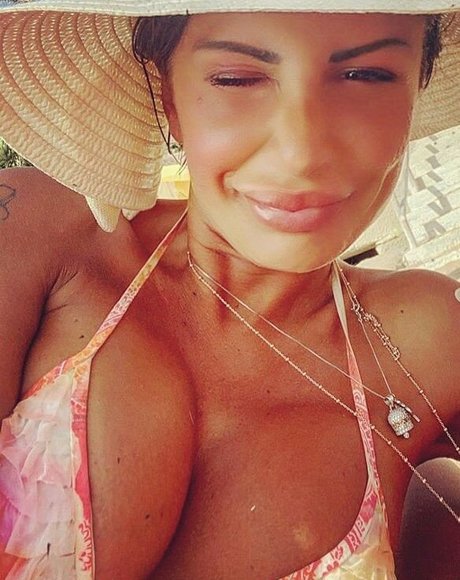 Foto di nudo di fuga di OnlyFans di Ginia 900
