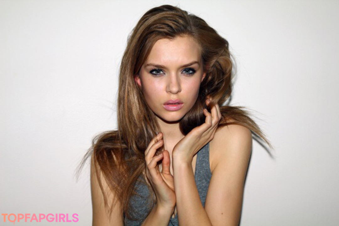 Foto di nudo di fuga di OnlyFans di Josephine Skriver #1269