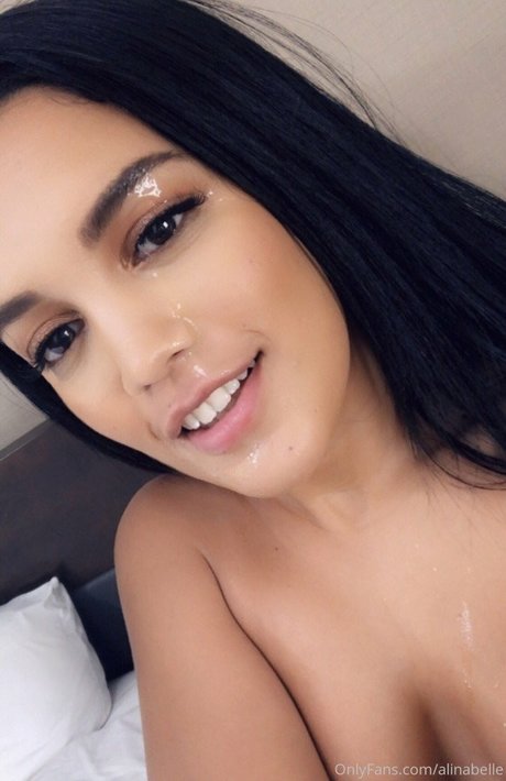 Foto di nudo di fuga di OnlyFans di Alina Belle