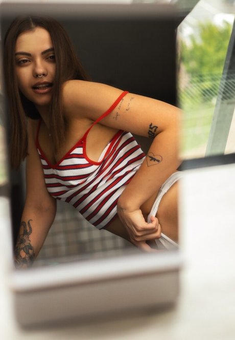Foto di nudo di fuga di OnlyFans di Aelmiramirae
