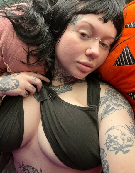 Foto di nudo di fuga di OnlyFans di Lavenderkenopsi