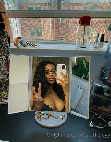 Foto di nudo di fuga di OnlyFans di Baddiejoyy