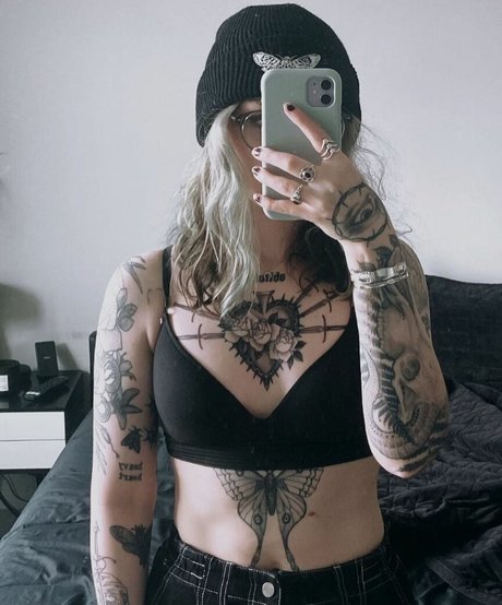 Foto di nudo di fuga di OnlyFans di Mothica