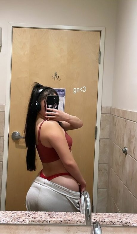 Foto di nudo di fuga di OnlyFans di Bernaarose
