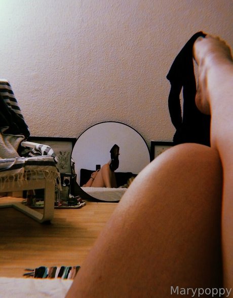 Foto di nudo di fuga di OnlyFans di Marypoppy