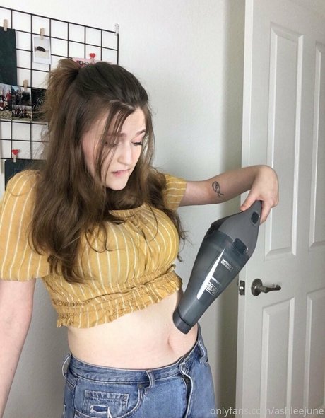 Foto di nudo di fuga di OnlyFans di Ashleejune