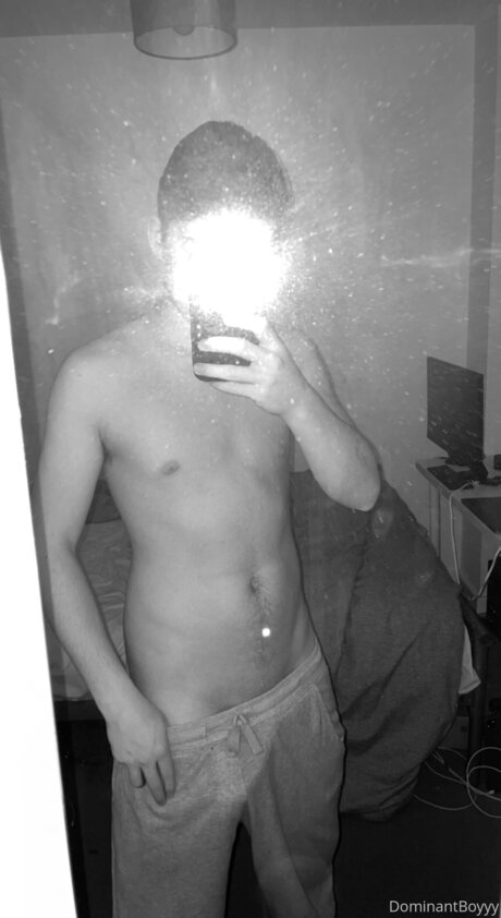 Foto di nudo di fuga di OnlyFans di Dominantboyyy