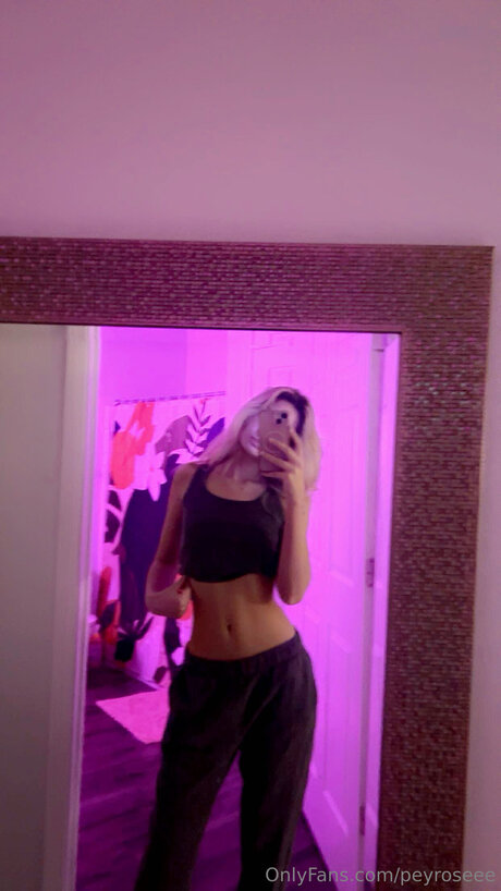 Foto di nudo di fuga di OnlyFans di Peyroseee