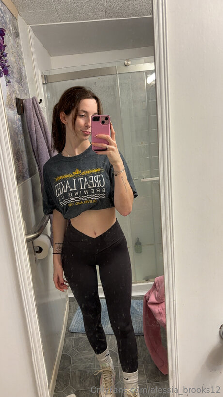 Foto di nudo di fuga di OnlyFans di Alessia Brooks12