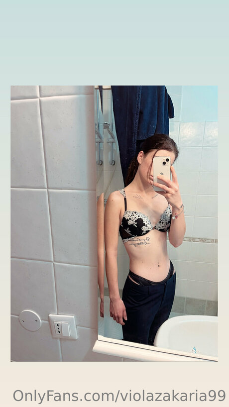 Foto di nudo di fuga di OnlyFans di Violazakaria99
