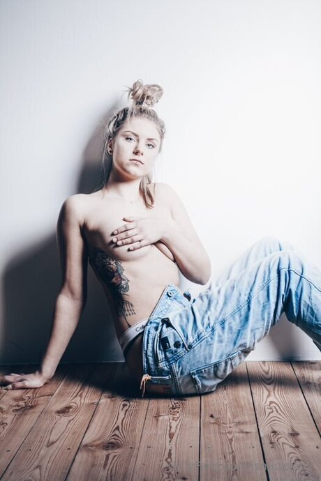 Foto di nudo di fuga di OnlyFans di Ismirrelativ