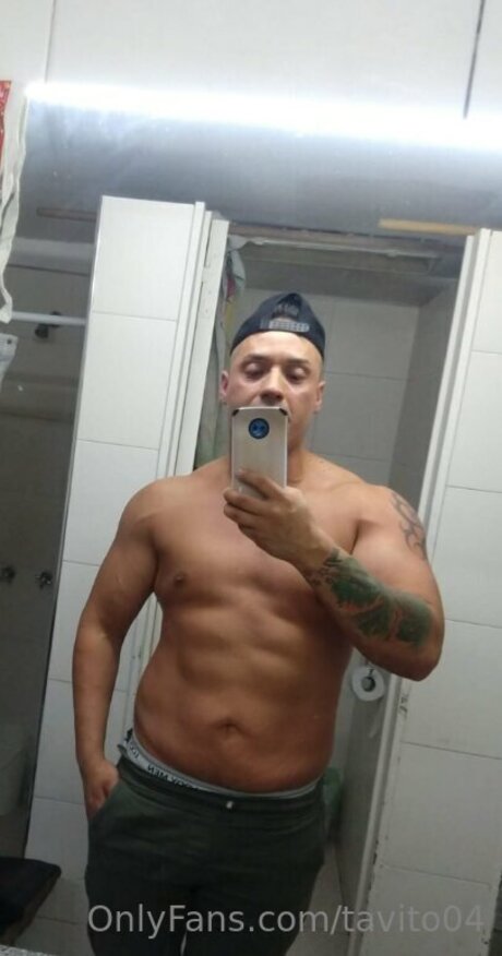 Foto di nudo di fuga di OnlyFans di Tavito04