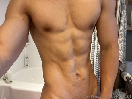 Foto di nudo di fuga di OnlyFans di U169517161