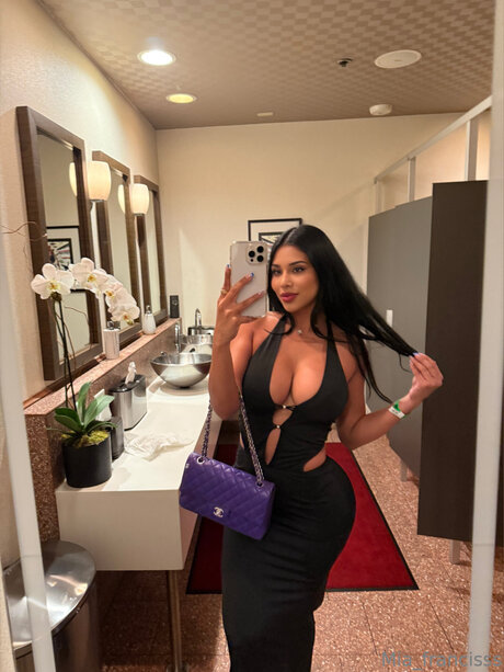 Foto di nudo di fuga di OnlyFans di Miafrancis