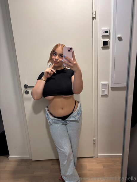 Foto di nudo di fuga di OnlyFans di Emmiiisabella