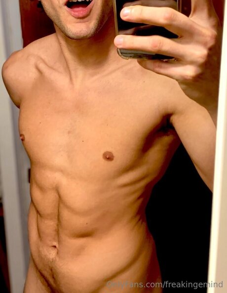 Foto di nudo di fuga di OnlyFans di Freakingemind