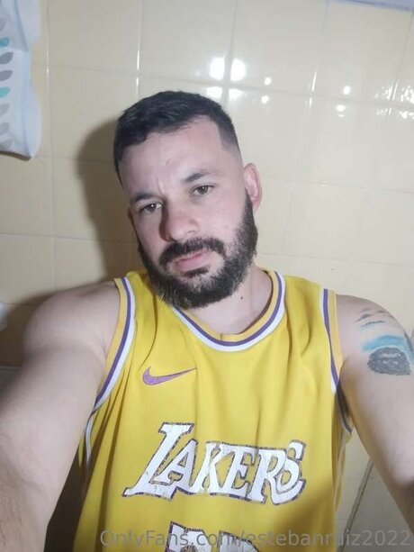 Foto di nudo di fuga di OnlyFans di Estebanruiz2022