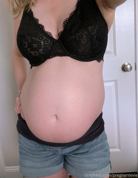 Hotmomevie