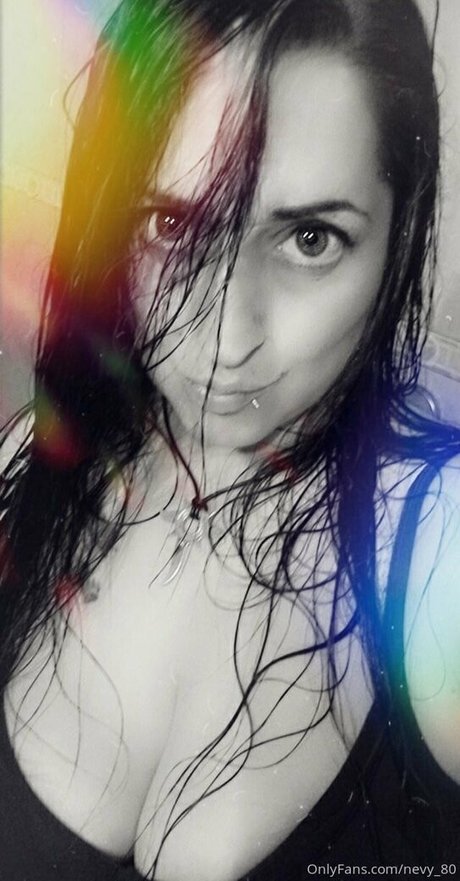 Foto di nudo di fuga di OnlyFans di Nevy80