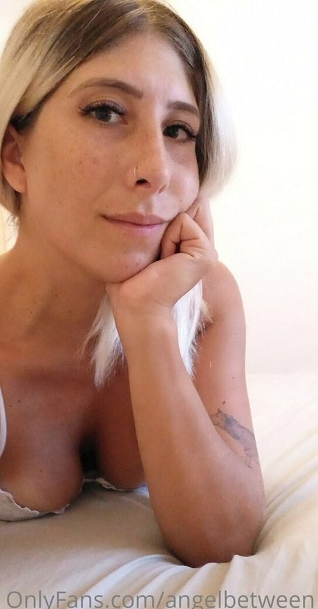Foto di nudo di fuga di OnlyFans di Angelbetween