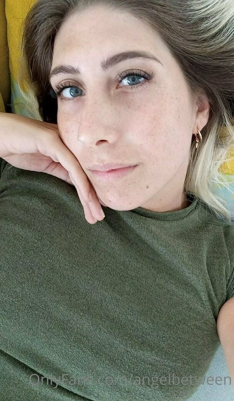 Foto di nudo di fuga di OnlyFans di Angelbetween