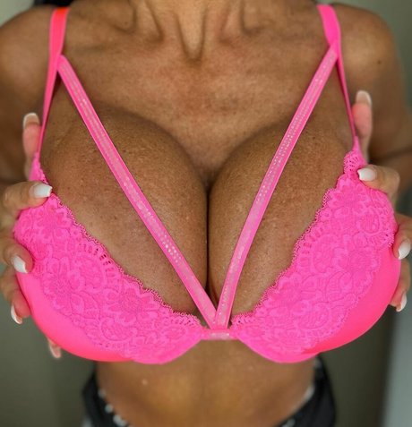 Foto di nudo di fuga di OnlyFans di Angelinaaa