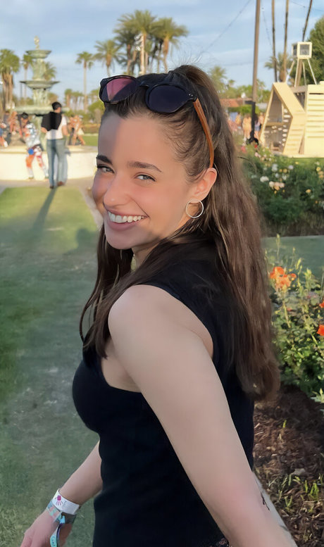 Foto di nudo di fuga di OnlyFans di Holly Earl