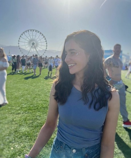 Foto di nudo di fuga di OnlyFans di Holly Earl