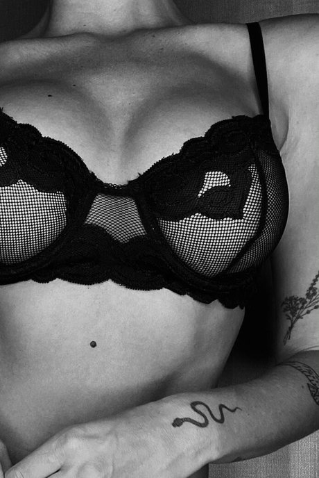 Foto di nudo di fuga di OnlyFans di Presssme